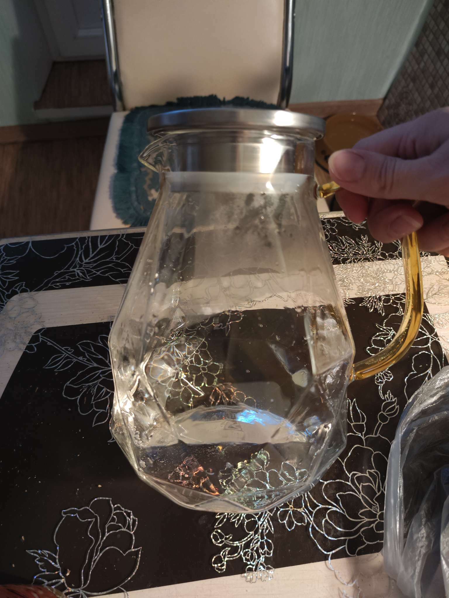 Фотография покупателя товара Кувшин для воды стеклянный с металлической крышкой Magistro «Льдинка», 1,8 л, 14×21 см - Фото 1