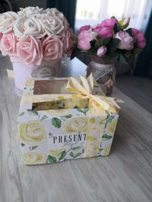 Фотография покупателя товара Коробка для капкейков, кондитерская упаковка с окном, 4 ячейки «Белые розы», 16 х 16 х 10 см - Фото 3