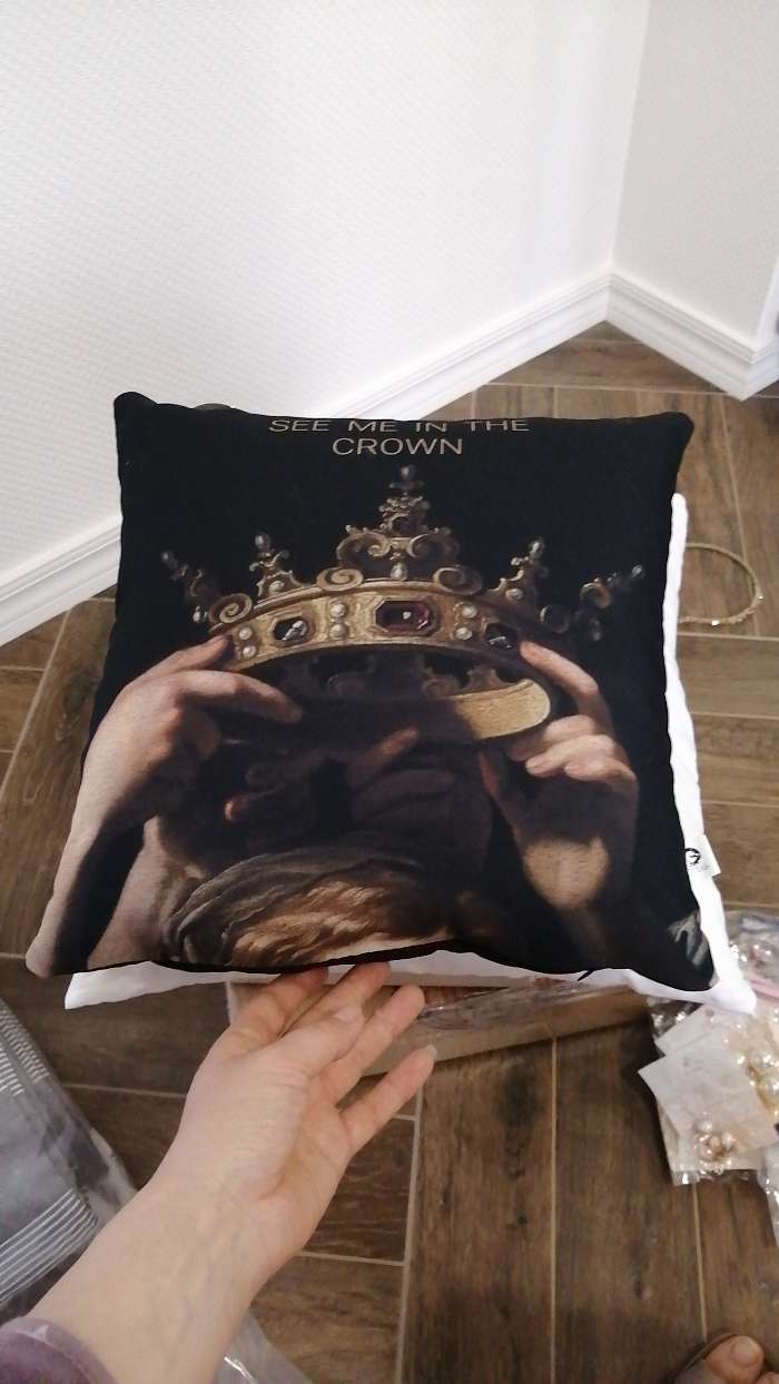 Фотография покупателя товара Подушка "Этель" Crown, 35х35 см, габардин, 100% п/э - Фото 1