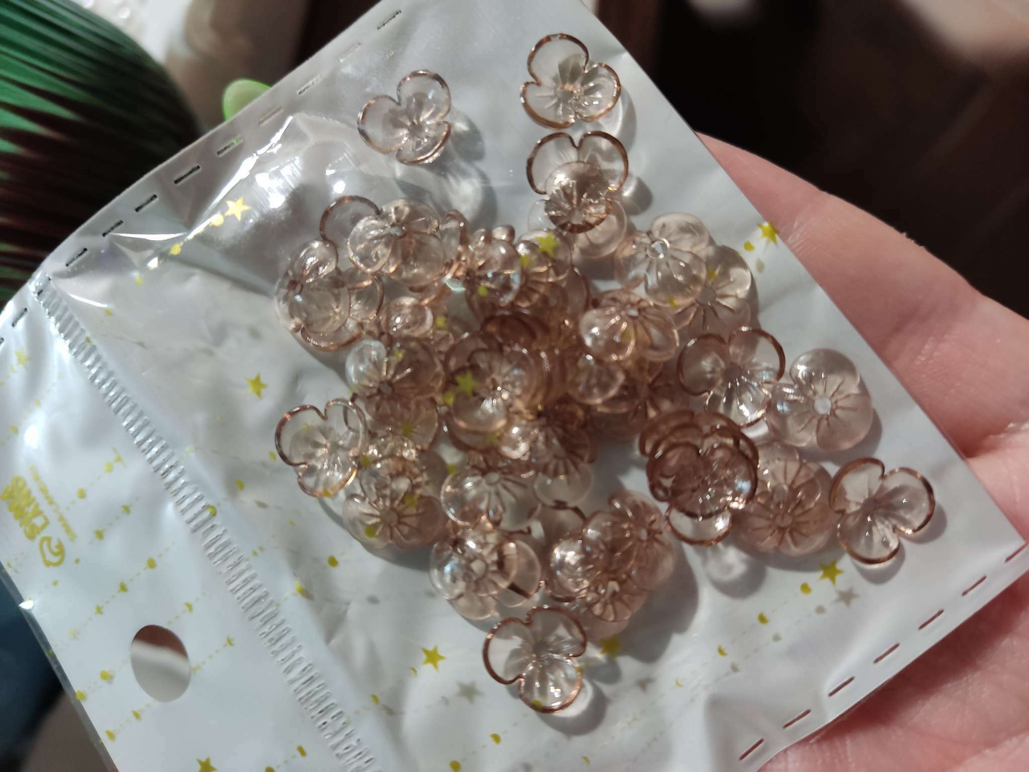 Фотография покупателя товара Бусины для творчества пластик "Шляпка для бусин" набор 50 шт прозрачный фиолет 0,4х1х1 см - Фото 2