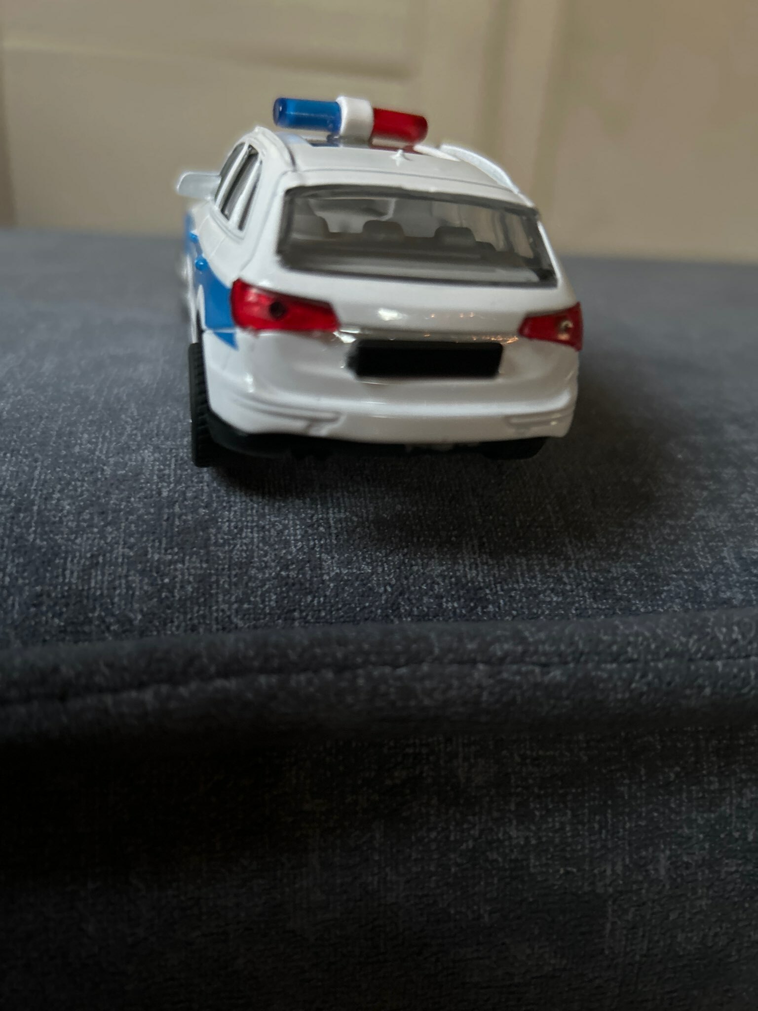 Фотография покупателя товара Машина металлическая «Полицейский джип», инерционная, свет и звук, масштаб 1:43