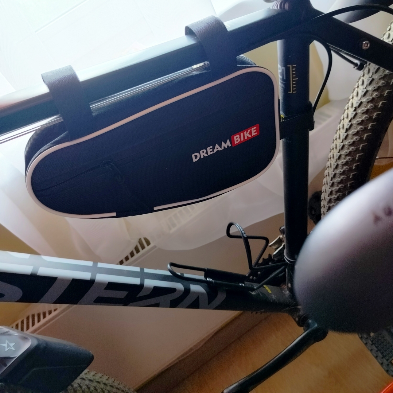 Фотография покупателя товара Велосумка Dream Bike под раму, 26х13.5х5, цвет чёрный/синий - Фото 1