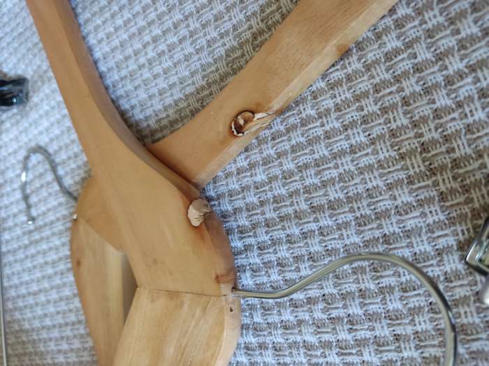 Фотография покупателя товара Плечики - вешалки с зажимами для юбок и брюк Доляна, 45×27 см, 3 шт, сорт С, цвет светлое дерево