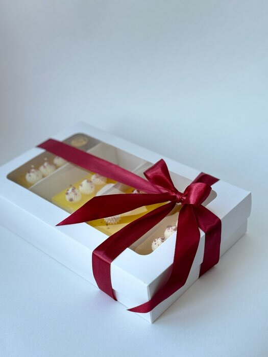 Фотография покупателя товара Коробка для макарун, с ложементом, белая 26,5 х 16,5 х 5,5 см