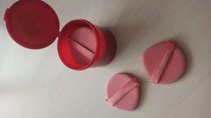 Фотография покупателя товара Спонжи для макияжа «PINNEAPPLE», набор - 7 шт, d = 5,5 см, с держателем, в футляре, цвет изумрудный - Фото 1