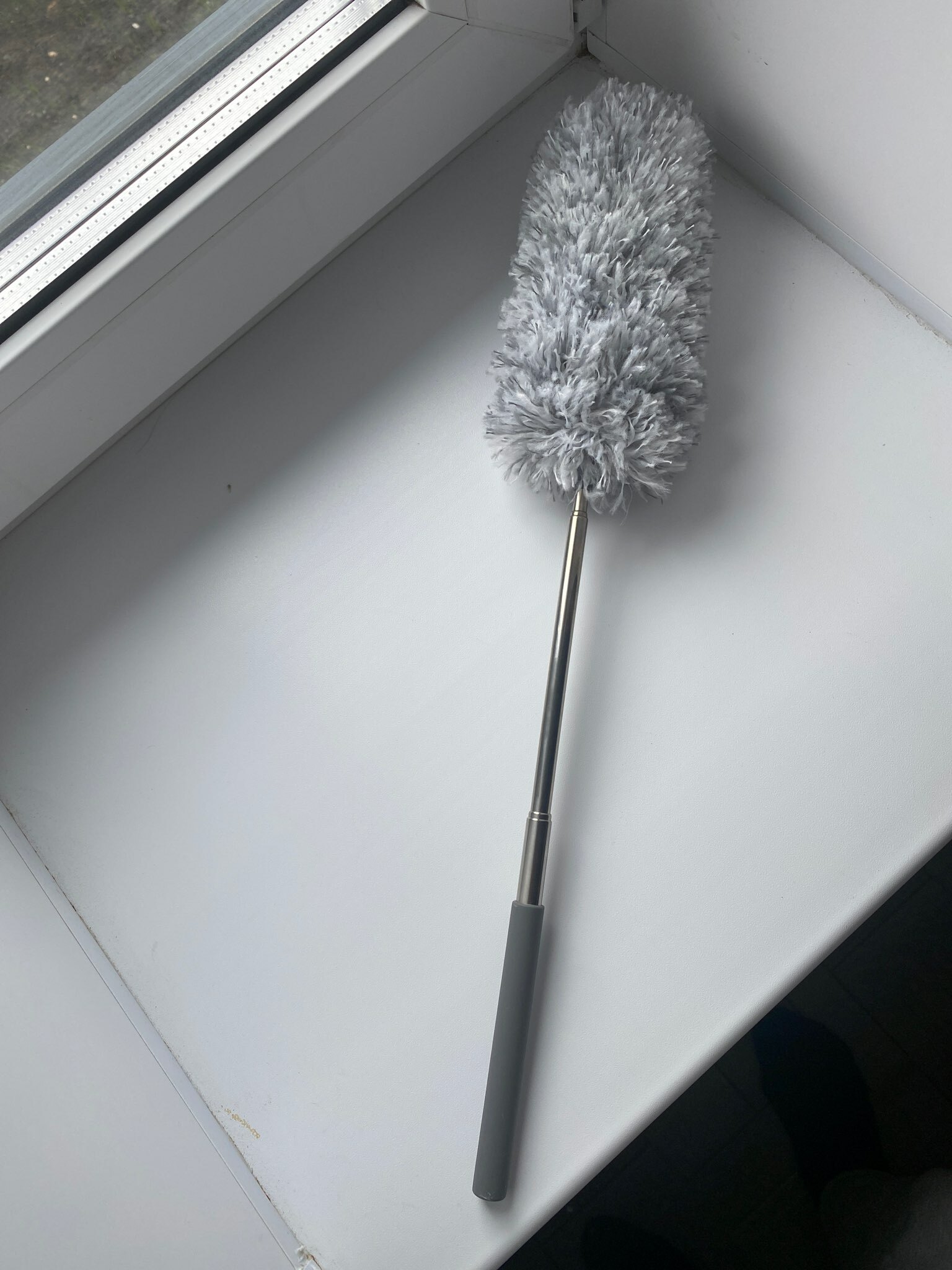 Фотография покупателя товара Щётка для удаления пыли Raccoon, телескопическая ручка 33-81 см, насадка из микрофибры 17 см