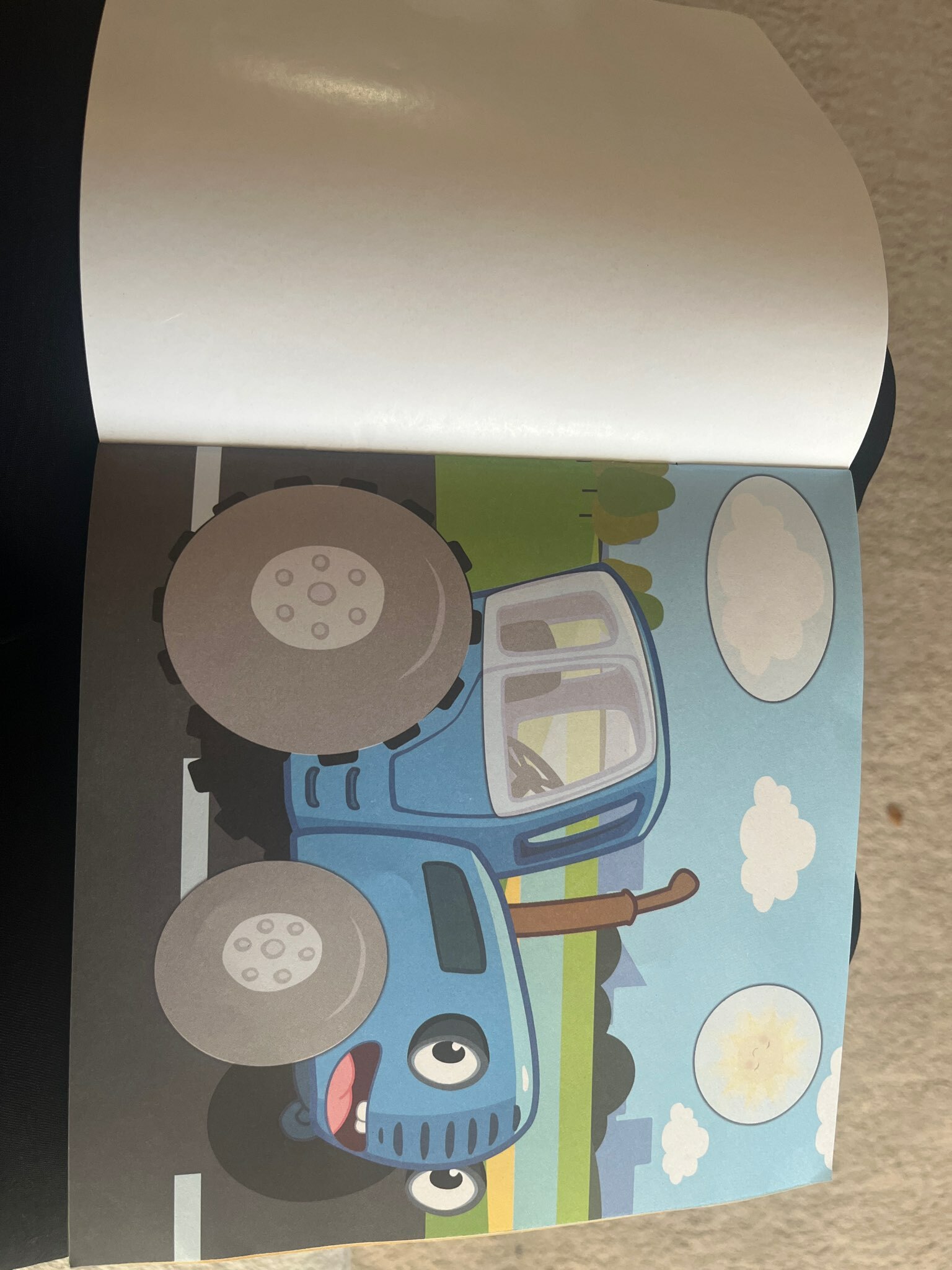 Фотография покупателя товара Аппликации «Синий трактор: Транспорт», 16 стр., 19 × 19 см - Фото 2