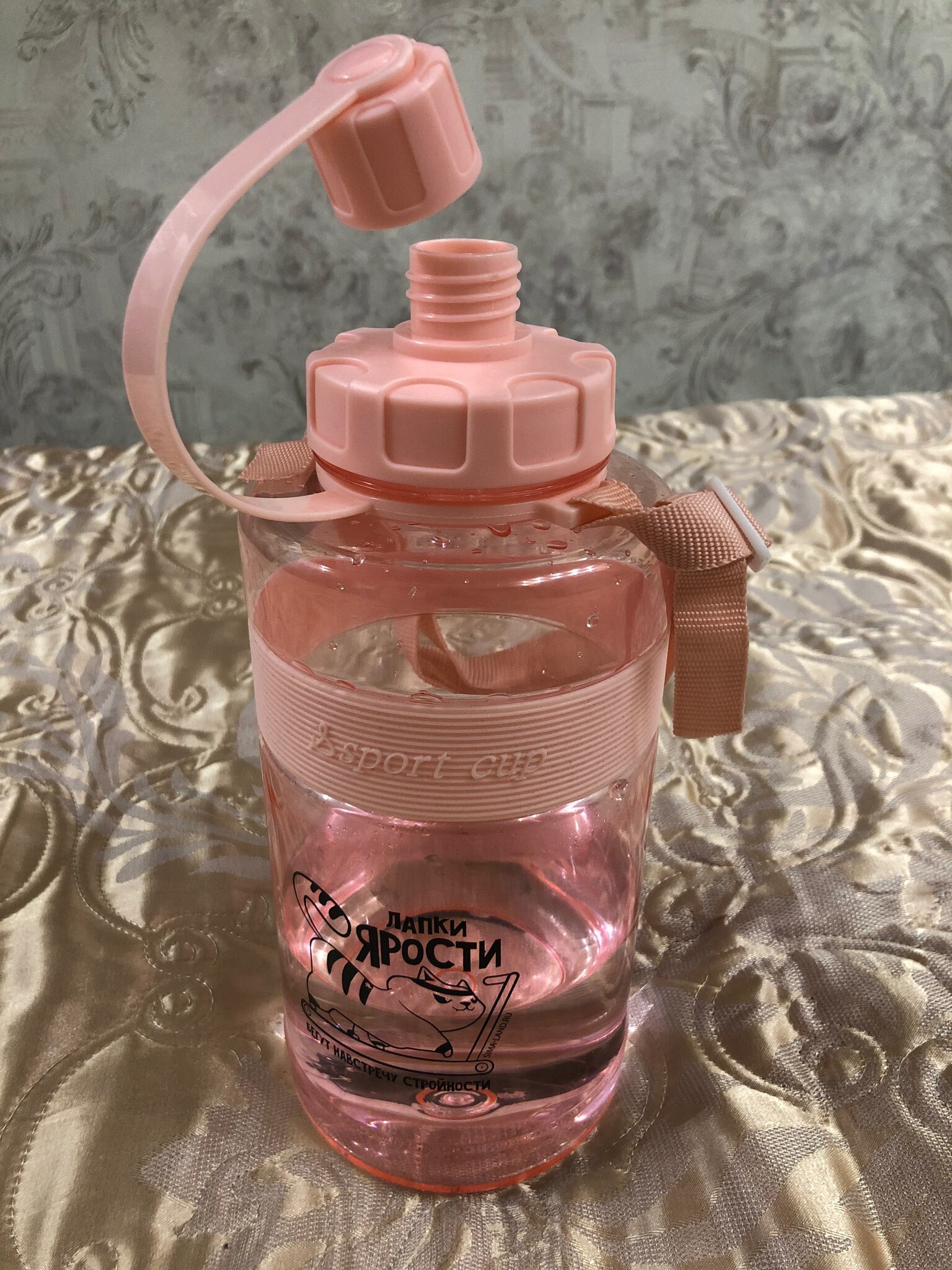 Фотография покупателя товара Бутылка для воды «Лапки ярости», 1800 мл - Фото 3