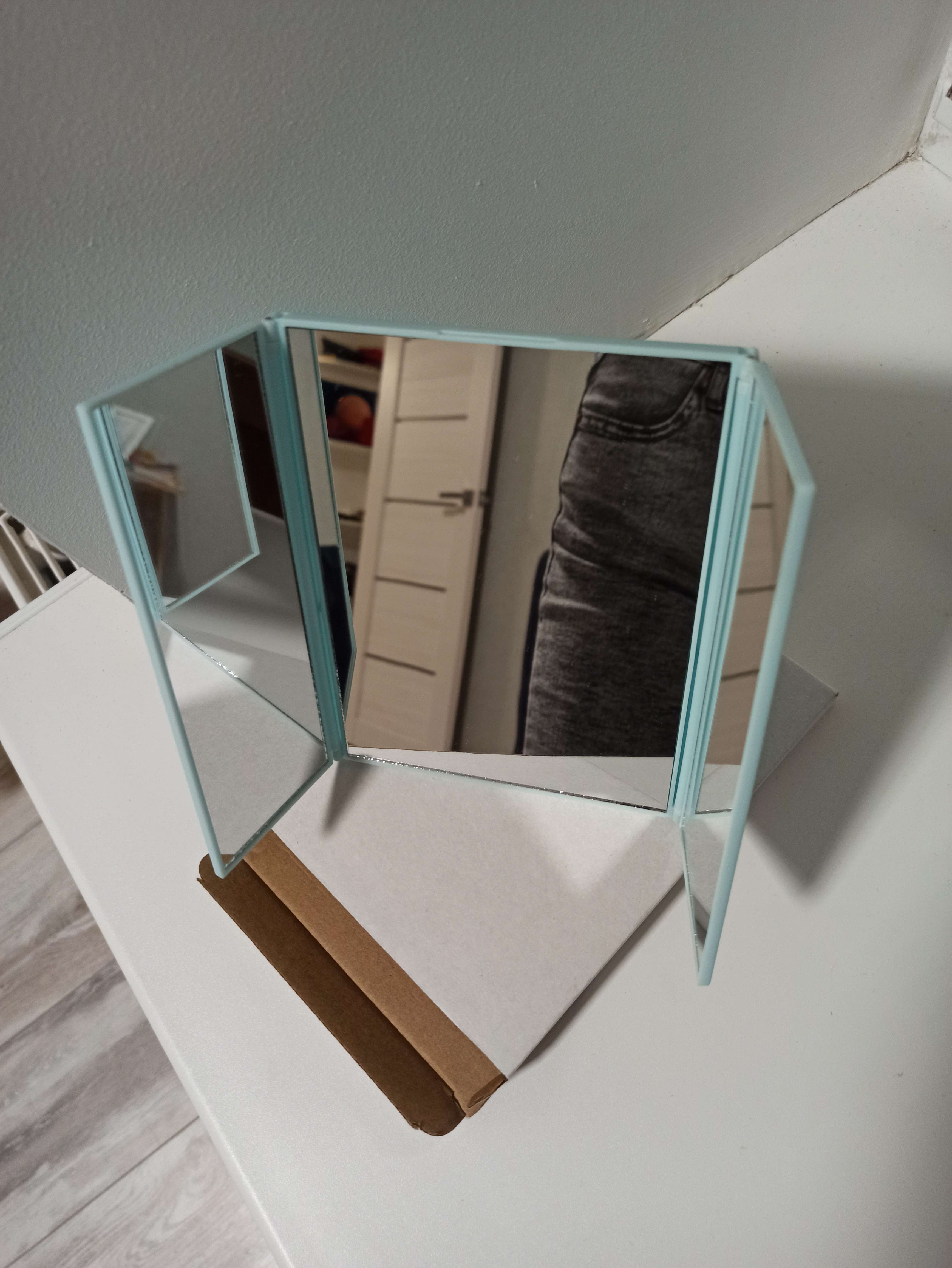 Фотография покупателя товара Зеркало настольное, зеркальная поверхность 5 × 15/11 × 15 см, цвет МИКС - Фото 1