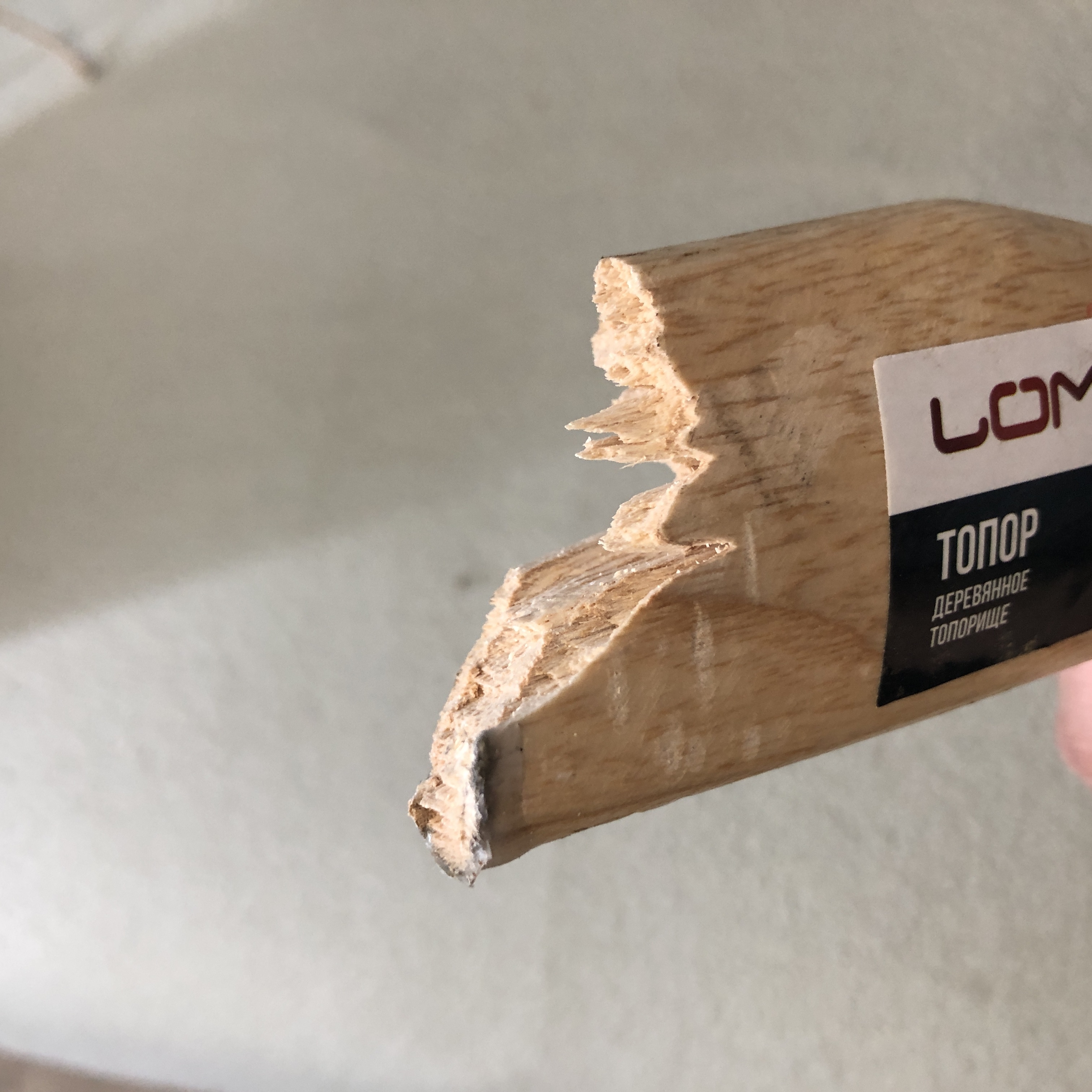 Фотография покупателя товара Топор ЛОМ, деревянное топорище 38 см, 800 г - Фото 1