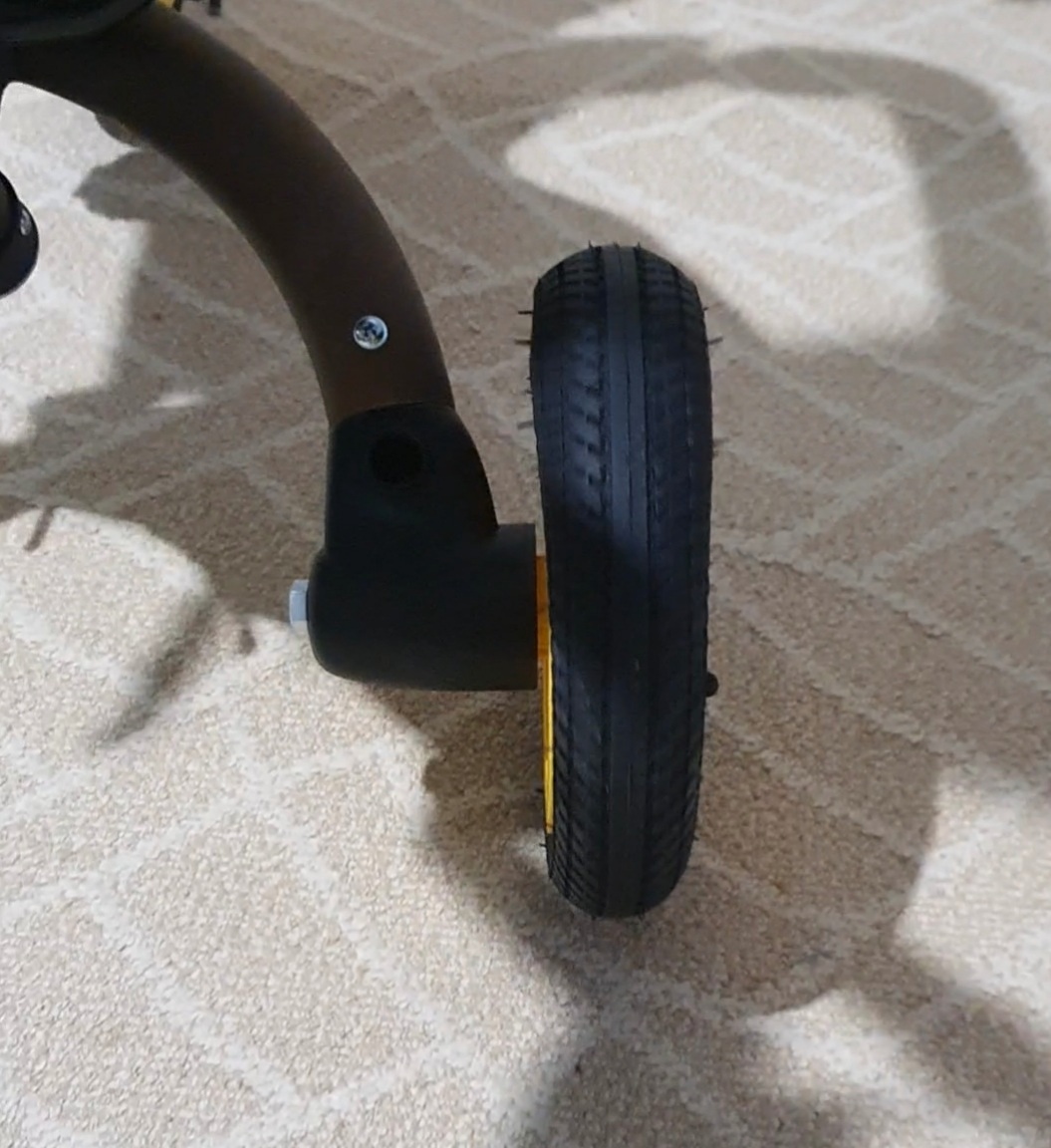 Фотография покупателя товара Велосипед трёхколёсный «Лучик Vivat 1», надувные колёса 10"/8", цвет коричневый/жёлтый