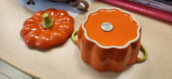 Фотография покупателя товара Горшочек из жаропрочной керамики для запекания «Тыква», 650 мл, 18,5×14×11 см, посуда для Хэллоуина, цвет оранжевый