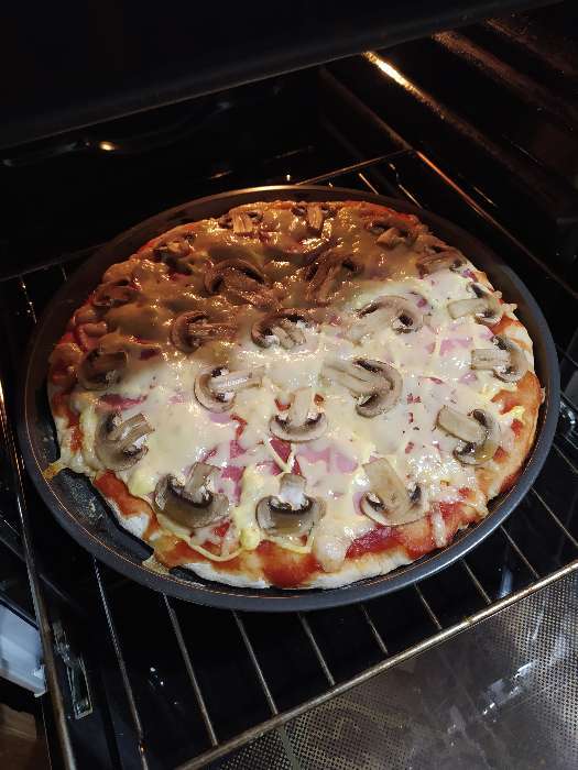 Фотография покупателя товара Форма для пиццы Доляна «Жаклин», 33×1.5 см, перфорированная, антипригарное покрытие, цвет чёрный - Фото 18