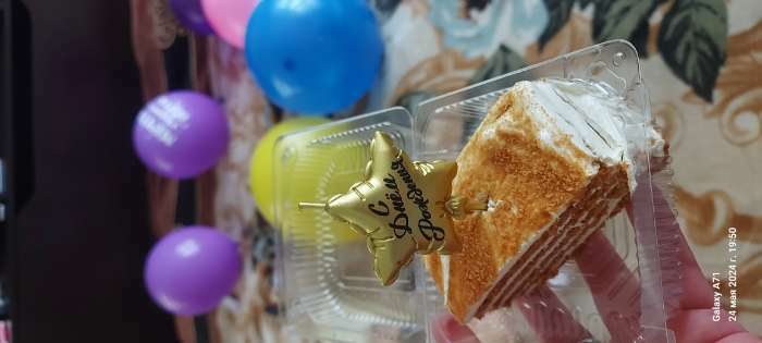 Фотография покупателя товара Свеча в торт на шпажке "Воздушный шарик.Звезда", цифра 8, 5,5 см, серебряная - Фото 2