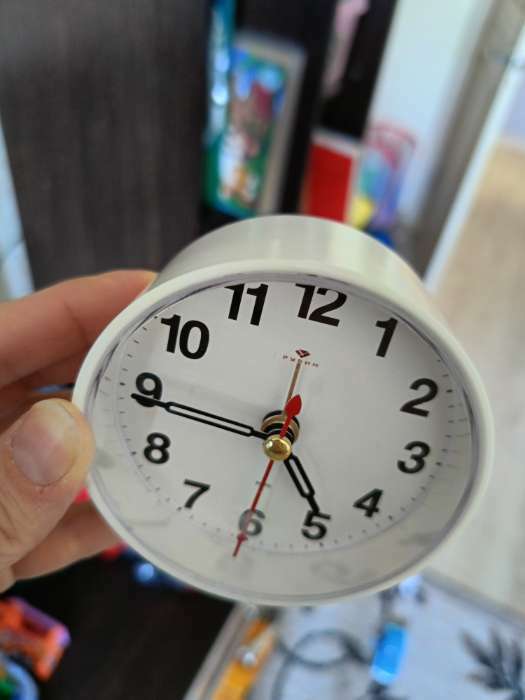 Фотография покупателя товара Часы - будильник настольные "Классика", дискретный ход, 8 х 8 см, АА