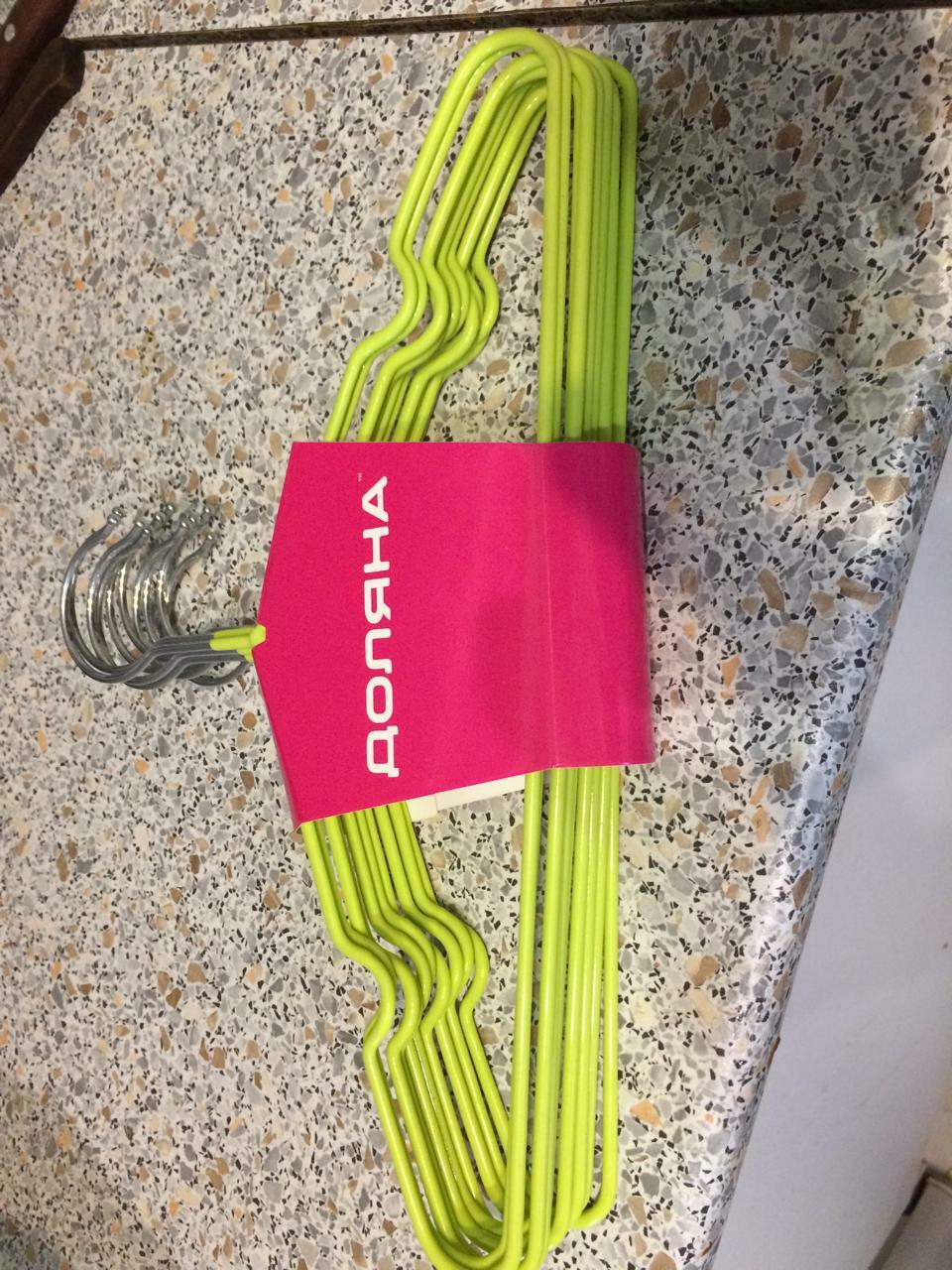 Фотография покупателя товара Плечики - вешалки для одежды Доляна, 10 шт, детские, антискользящие, 29,5×17 см, цвет зелёный - Фото 3