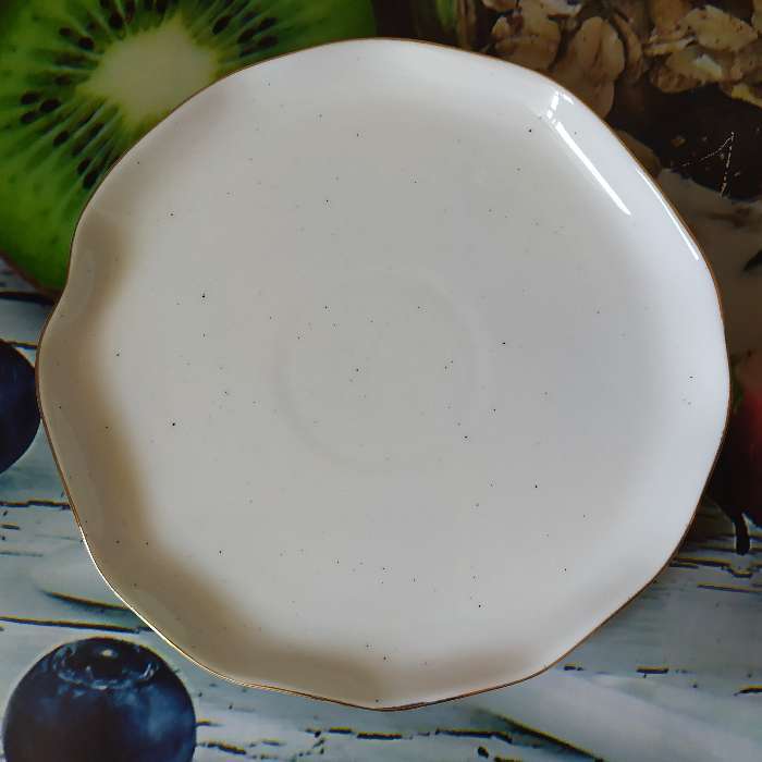 Фотография покупателя товара Тарелка фарфоровая пирожковая Доляна «Млечный путь», d=19 см, цвет белый в крапинку - Фото 2