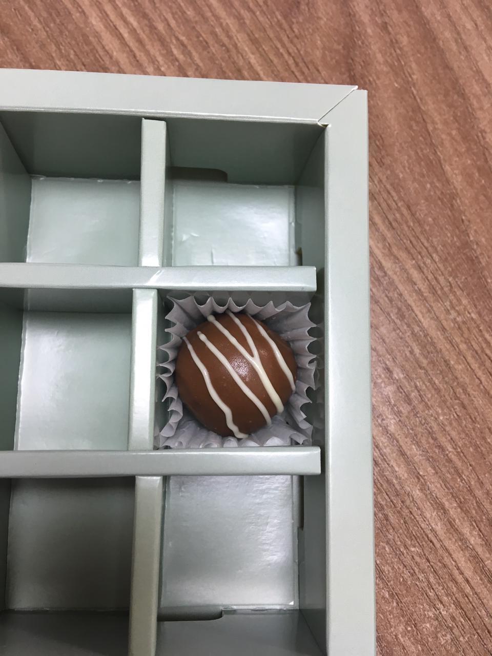 Фотография покупателя товара Коробка под 9 конфет с обечайкой "Rose" с окном, 14,5 х 14,5 х 3,5 см - Фото 7