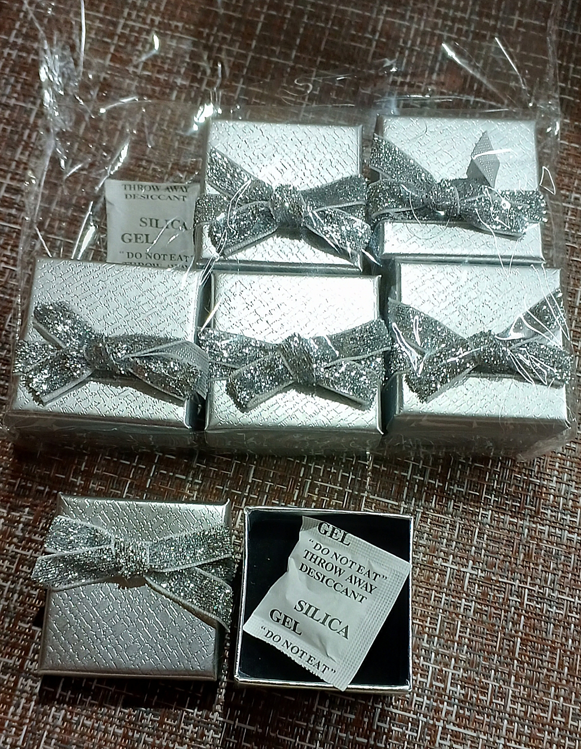 Фотография покупателя товара Коробочка подарочная под набор «Сияние», 5×8 (размер полезной части 4,7×7,1 см), цвет серебро - Фото 2