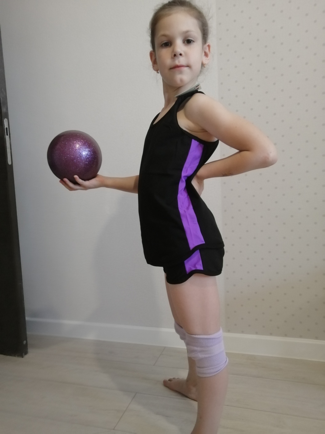 Фотография покупателя товара Шорты гимнастические Grace Dance, с лампасами, р. 36, цвет чёрный/фиолетовый