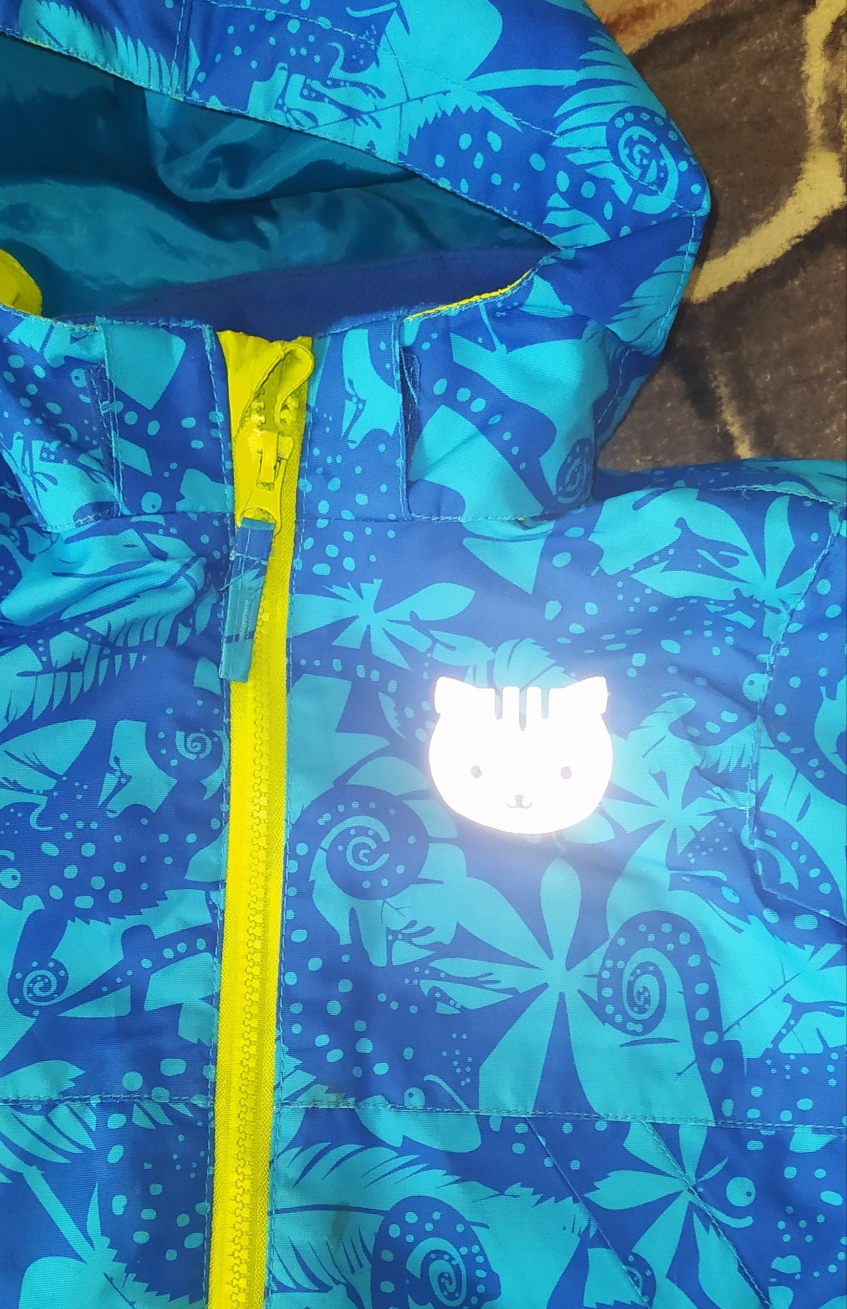 Фотография покупателя товара Светоотражающая термонаклейка на одежду «Кошка»