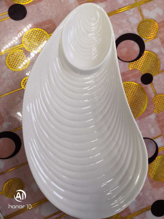 Фотография покупателя товара Блюдо керамическое с соусником «Ракушка», 28×15×2 см, цвет белый - Фото 1