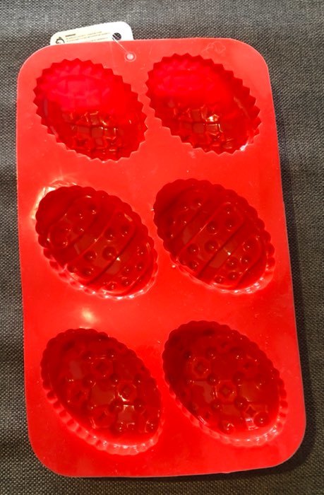 Фотография покупателя товара Форма силиконовая для выпечки Доляна «Пасхальные яйца», 27×16,5 см, 6 ячеек (8,8×6 см), цвет МИКС - Фото 2
