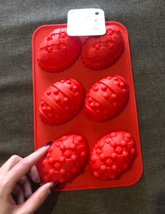 Фотография покупателя товара Форма силиконовая для выпечки Доляна «Пасхальные яйца», 27×16,5 см, 6 ячеек (8,8×6 см), цвет МИКС - Фото 3