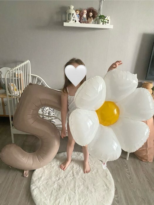 Фотография покупателя товара Воздушный шар фольгированный 46" «Ромашка белая», фигура - Фото 3