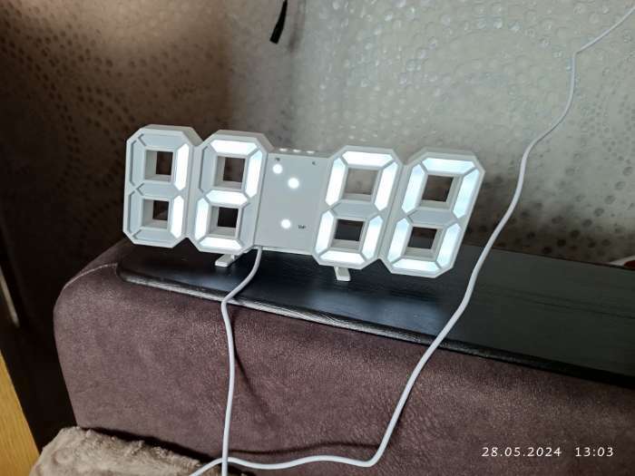 Фотография покупателя товара Часы электронные настольные "Цифры", с подвесом, белая индикация, 9 х 3 х 23 см, от USB - Фото 1
