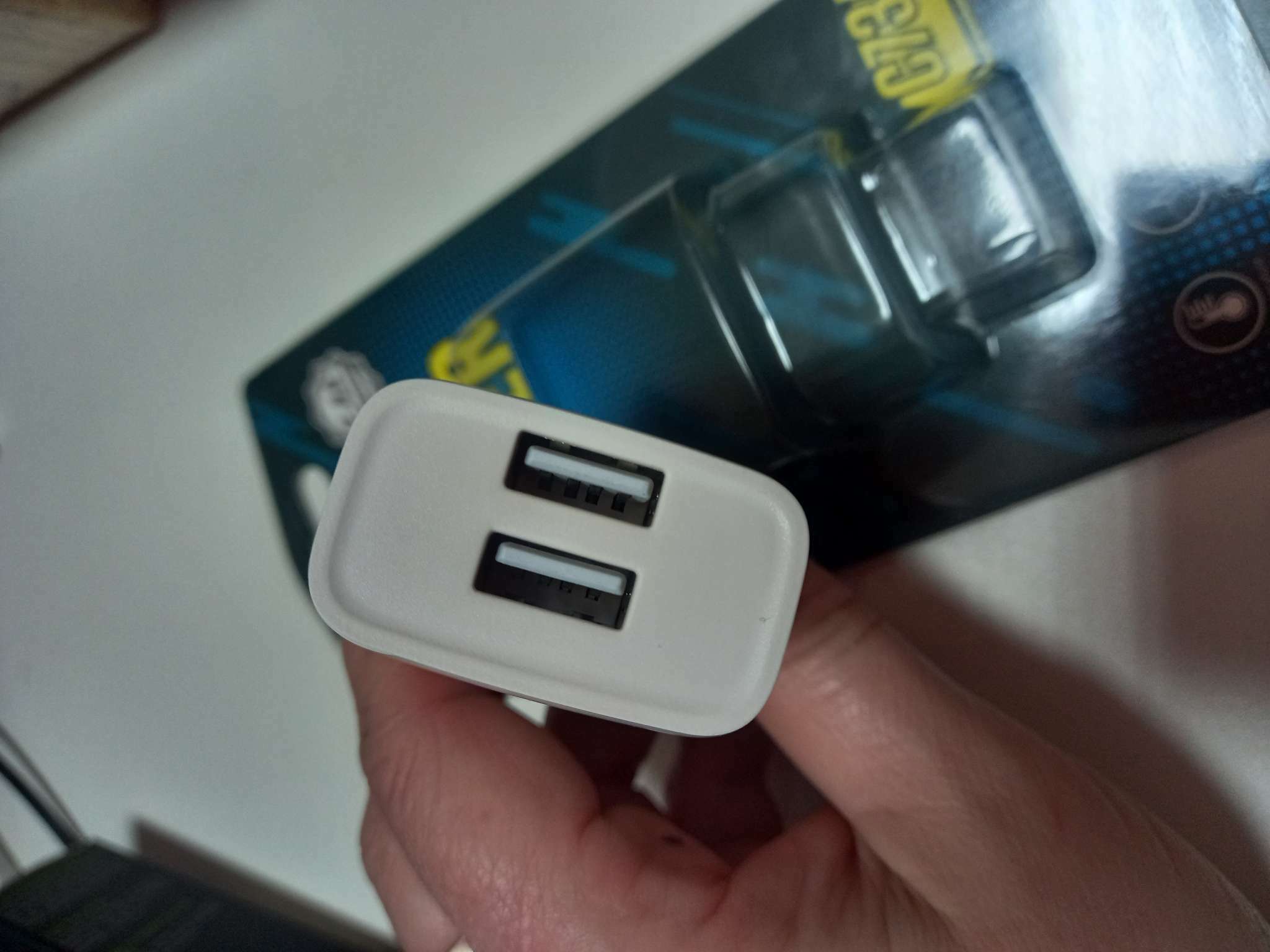 Фотография покупателя товара Сетевое зарядное устройство Hoco C73A, 2 USB, 2.4 А, белый - Фото 5