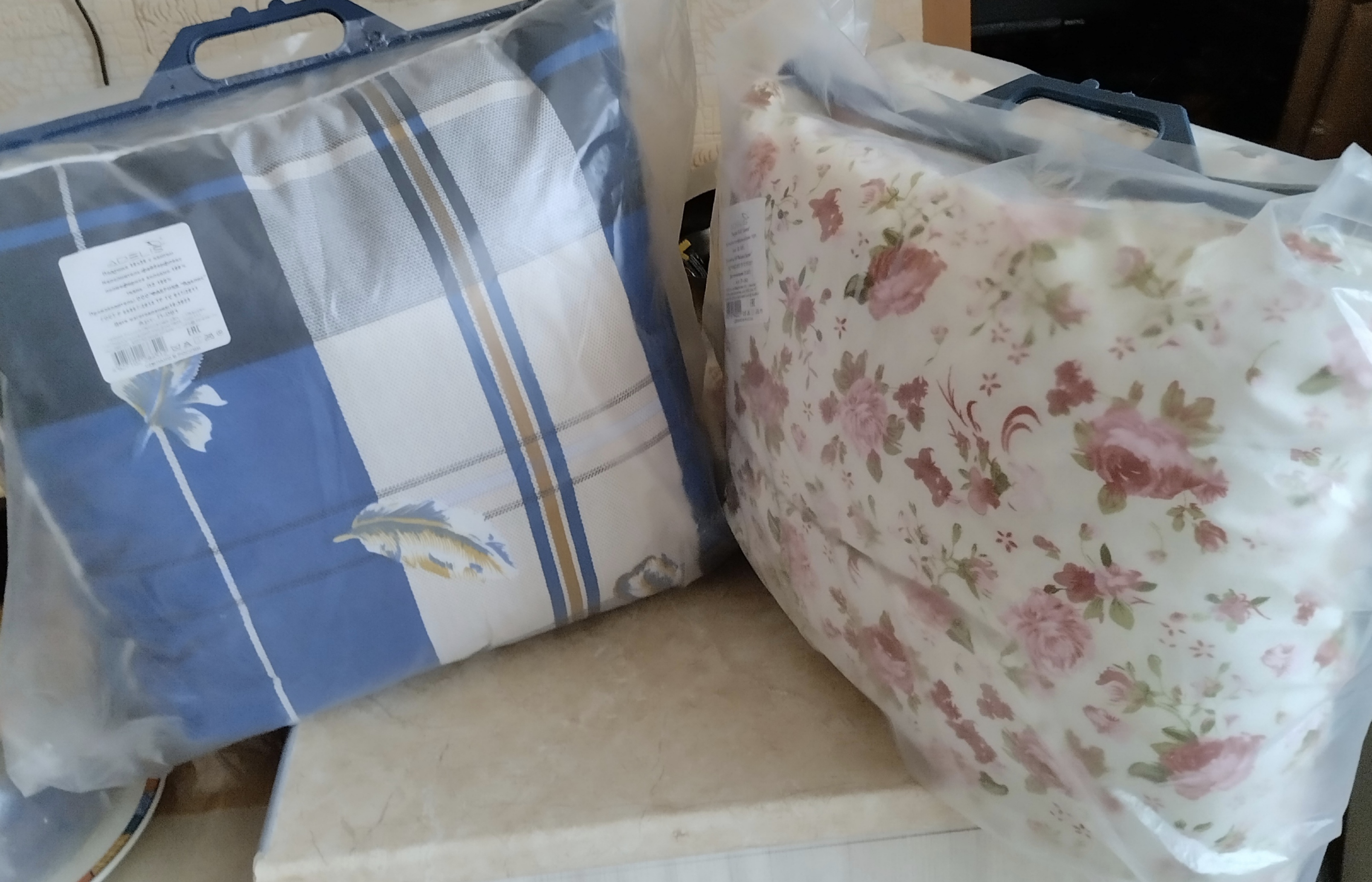 Фотография покупателя товара Подушка Эконом 38×38 см, (фас 2 шт.) МИКС, полиэфирное волокно, полиэстер 100% - Фото 1