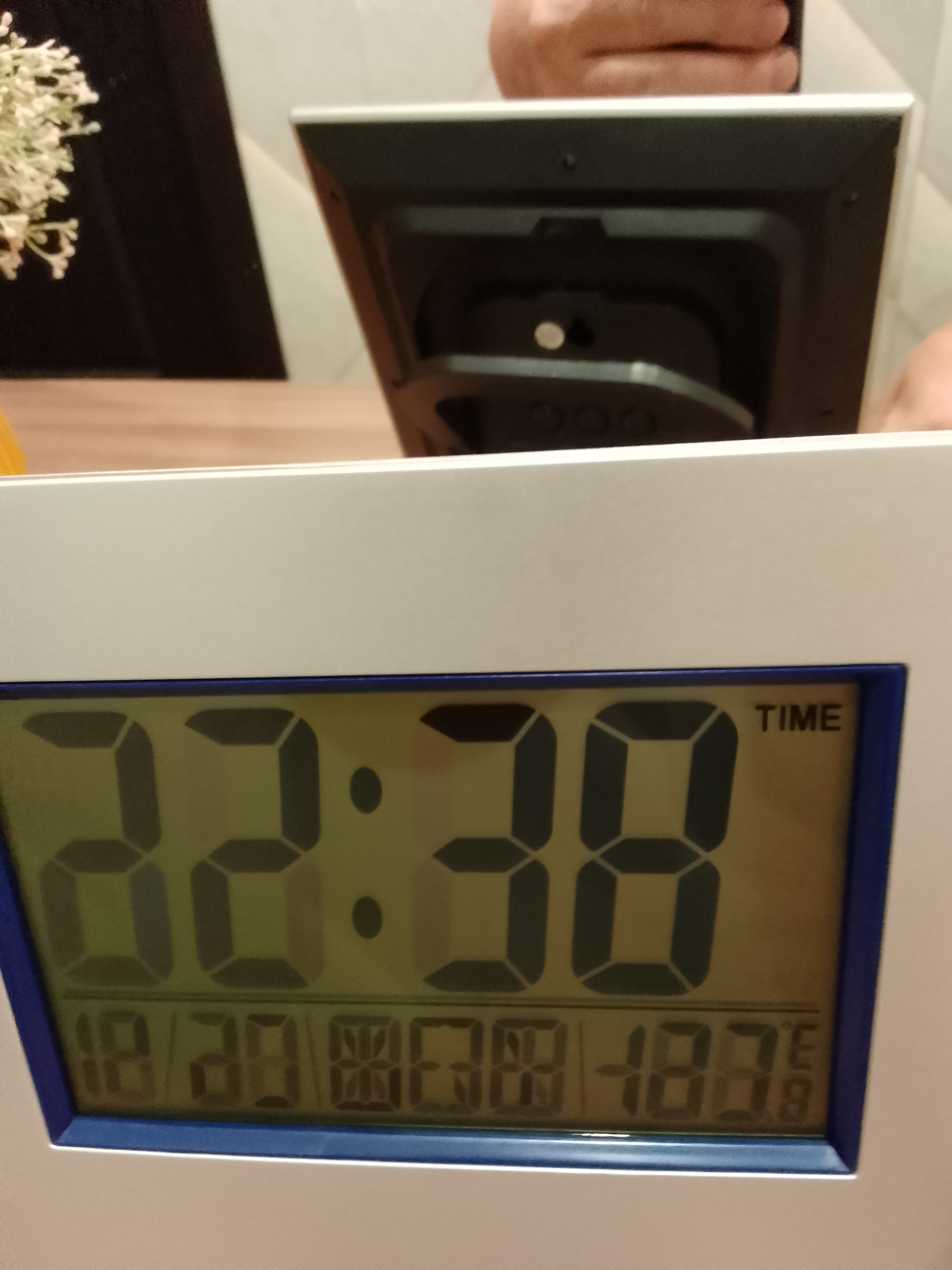 Фотография покупателя товара Часы-будильник электронные, настольные, настенные, 17.5 х 2 х 19 см