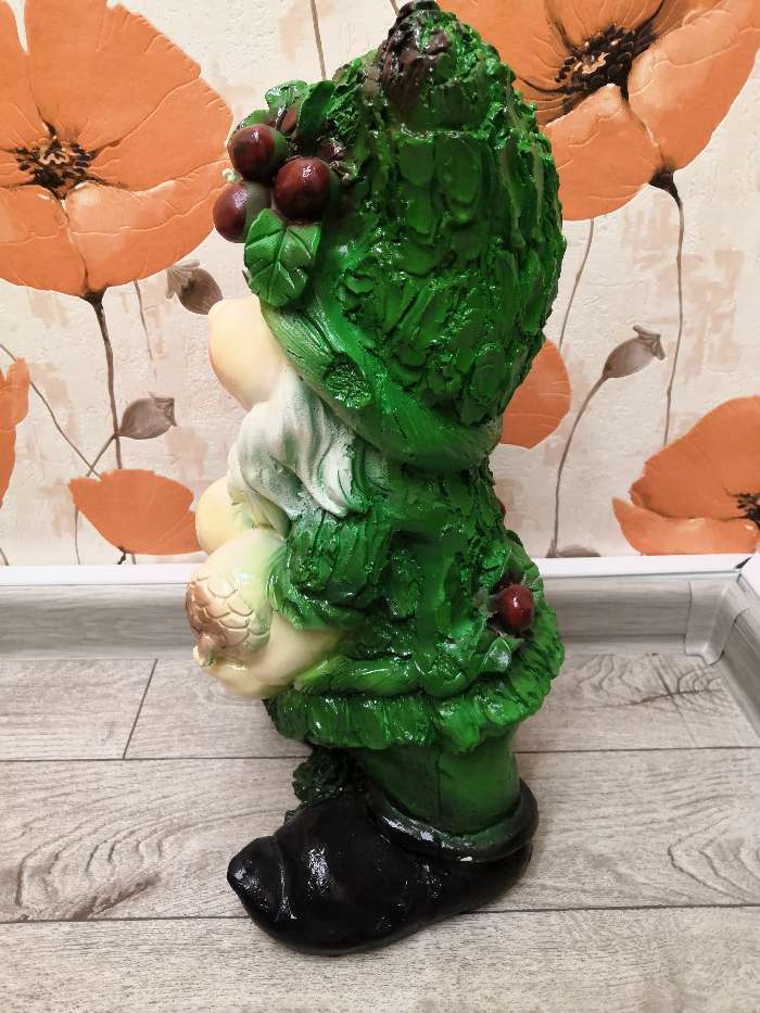 Фотография покупателя товара Садовая фигура "Гном с желудями" зеленый 45х26см