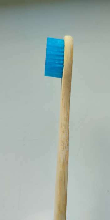 Фотография покупателя товара Зубная щетка бамбуковая жесткая в коробке, синяя - Фото 3