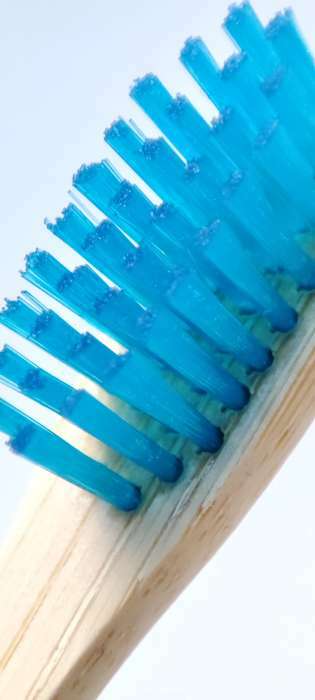 Фотография покупателя товара Зубная щетка бамбуковая жесткая в коробке, синяя - Фото 1