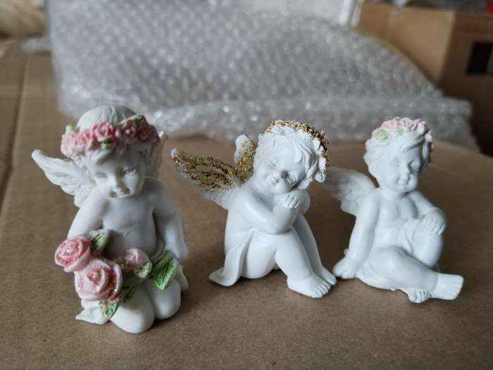 Фотография покупателя товара Сувенир полистоун "Белоснежный ангел с венком из роз сидит" 5х3,5х4,3 см - Фото 2