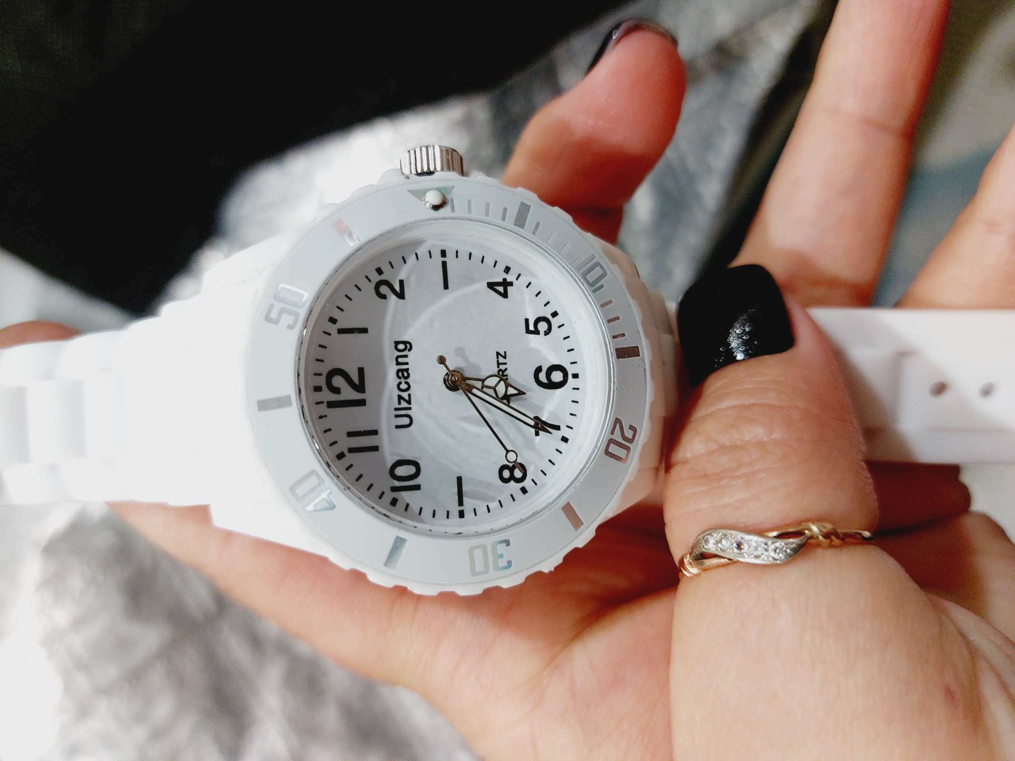 Фотография покупателя товара Часы наручные женские, d-4,5см, ремешок силикон, белые