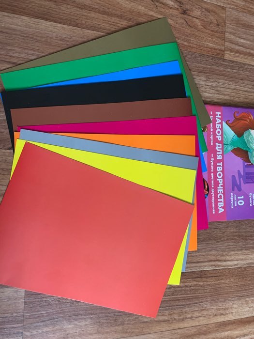 Фотография покупателя товара Набор "Принцессы" А4: 10л цветного одностороннего картона + 16л цветной двусторонней бумаги - Фото 2