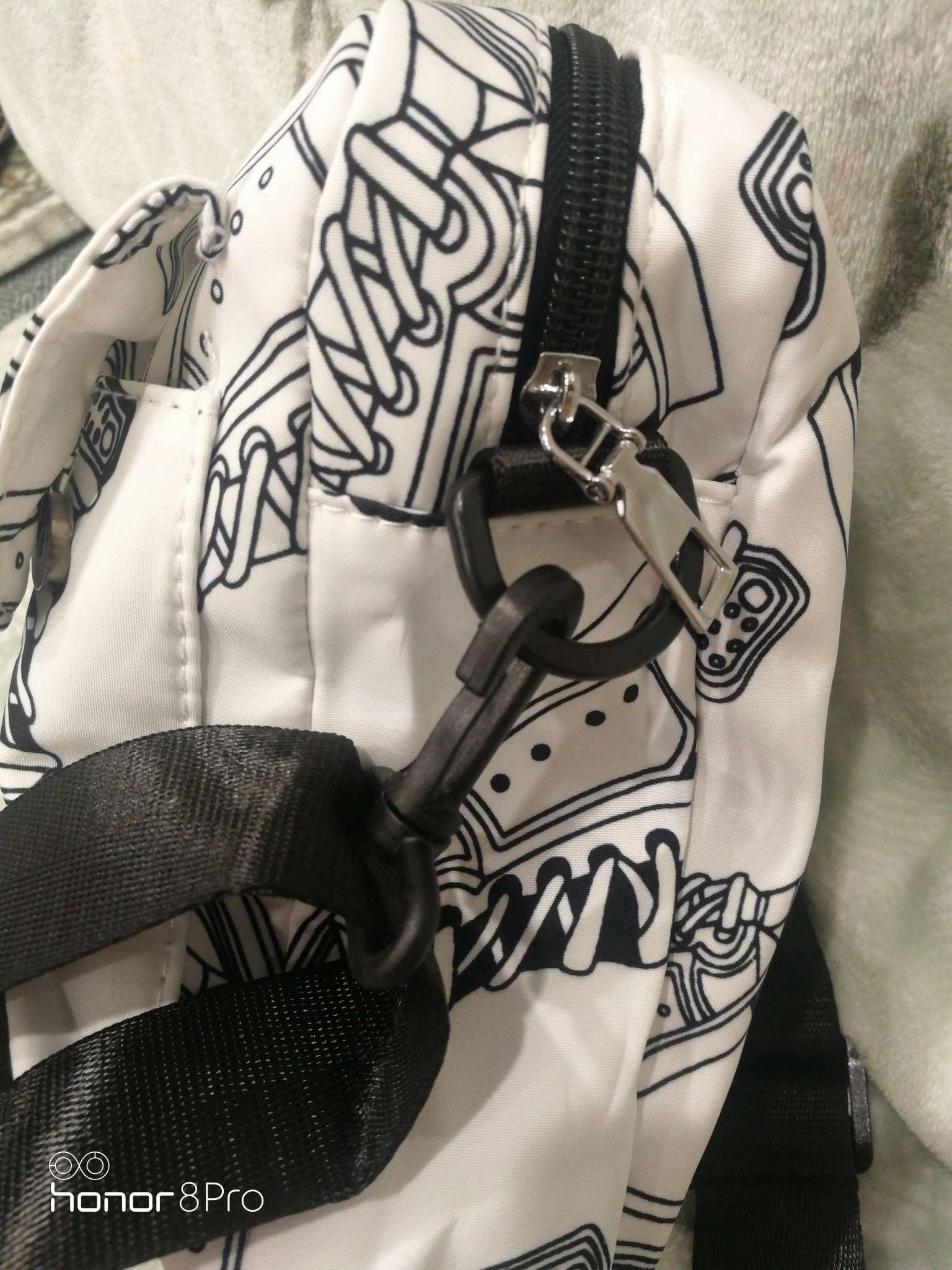 Фотография покупателя товара Сумка молодёжная на молнии, наружный карман, цвет белый - Фото 1