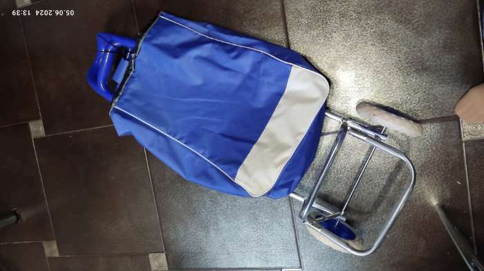 Фотография покупателя товара Сумка хозяйственная на колёсах, отдел на шнурке, нагрузка до 25 кг, цвет ярко-синий - Фото 2