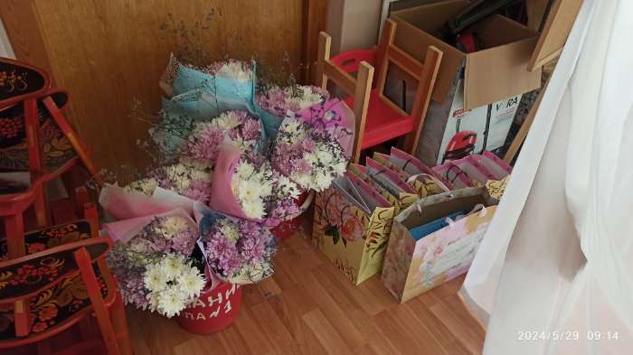 Фотография покупателя товара Пакет подарочный "Пионовидные розы", 26 х 32 х 12 см