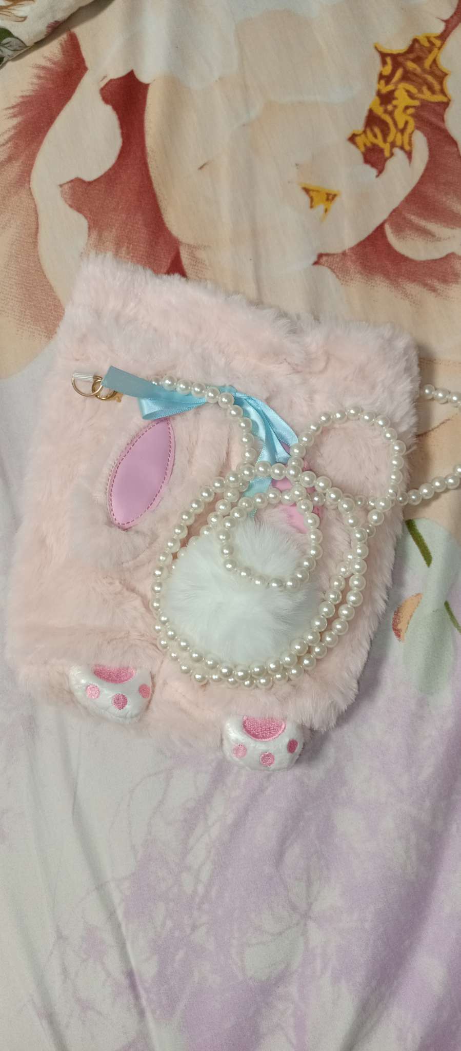 Фотография покупателя товара Сумка-мешок детская плюшевая «Зайка», цвет розовый,20х18х9 см - Фото 1