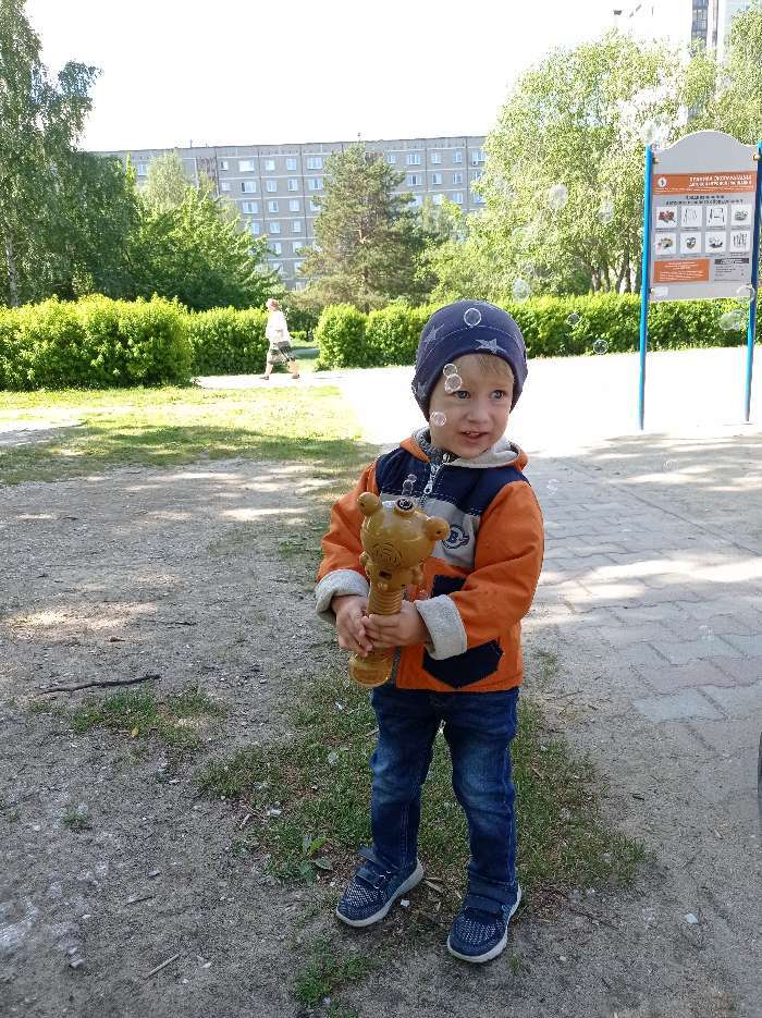 Фотография покупателя товара Генератор мыльных пузырей «Мишка», 4 песенки, световые эффекты, цвет розовый - Фото 3