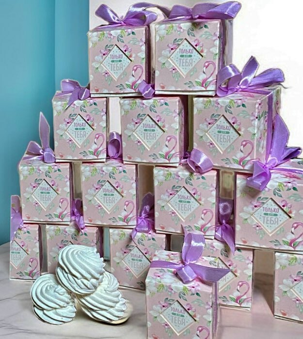 Фотография покупателя товара Коробка бонбоньерка, упаковка подарочная, «Фламинго», 6 х 7 х 6 см - Фото 1