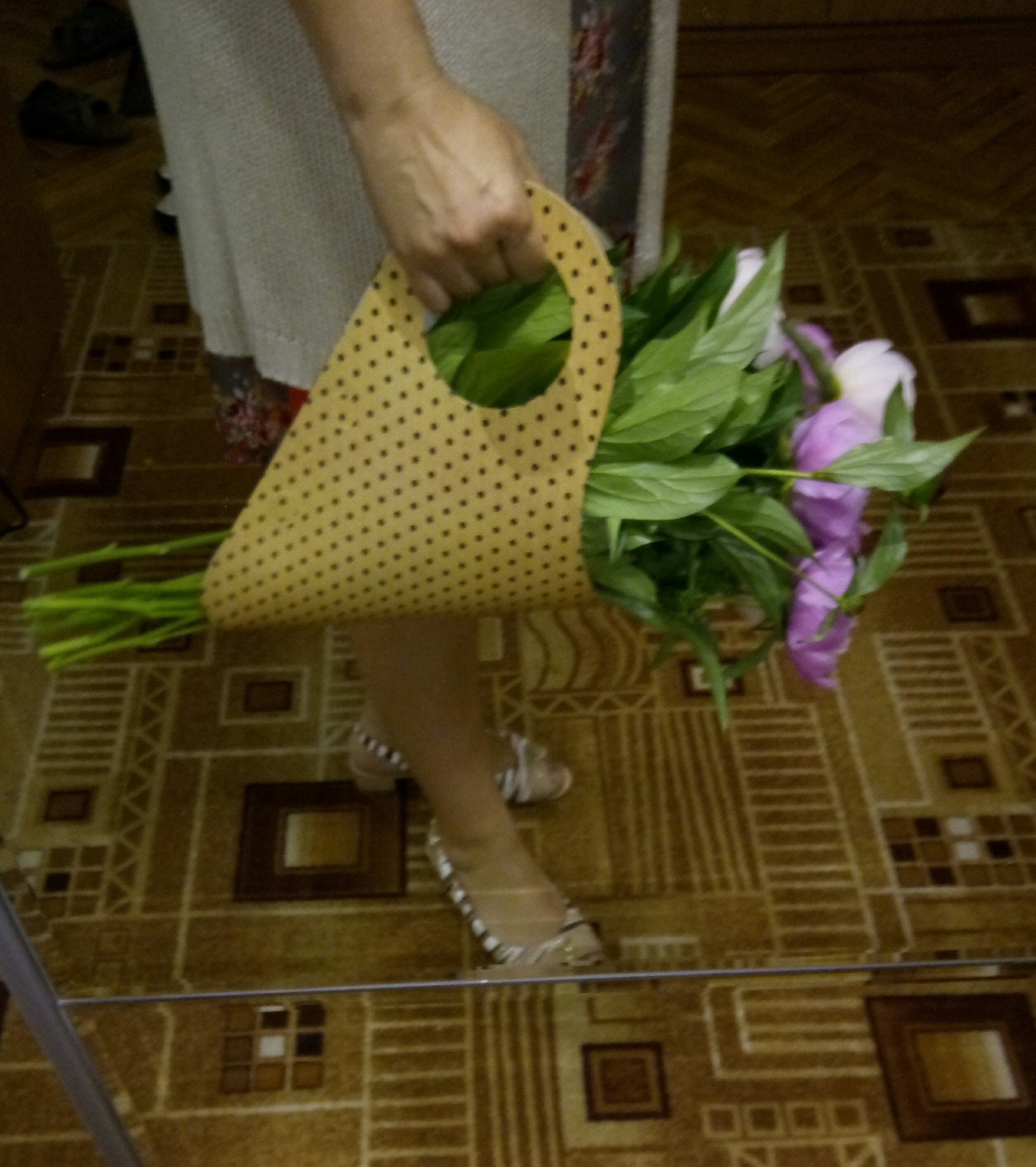 Фотография покупателя товара Пакет‒кувшин для цветов «Самой обаятельной» 30 х 32 см - Фото 1