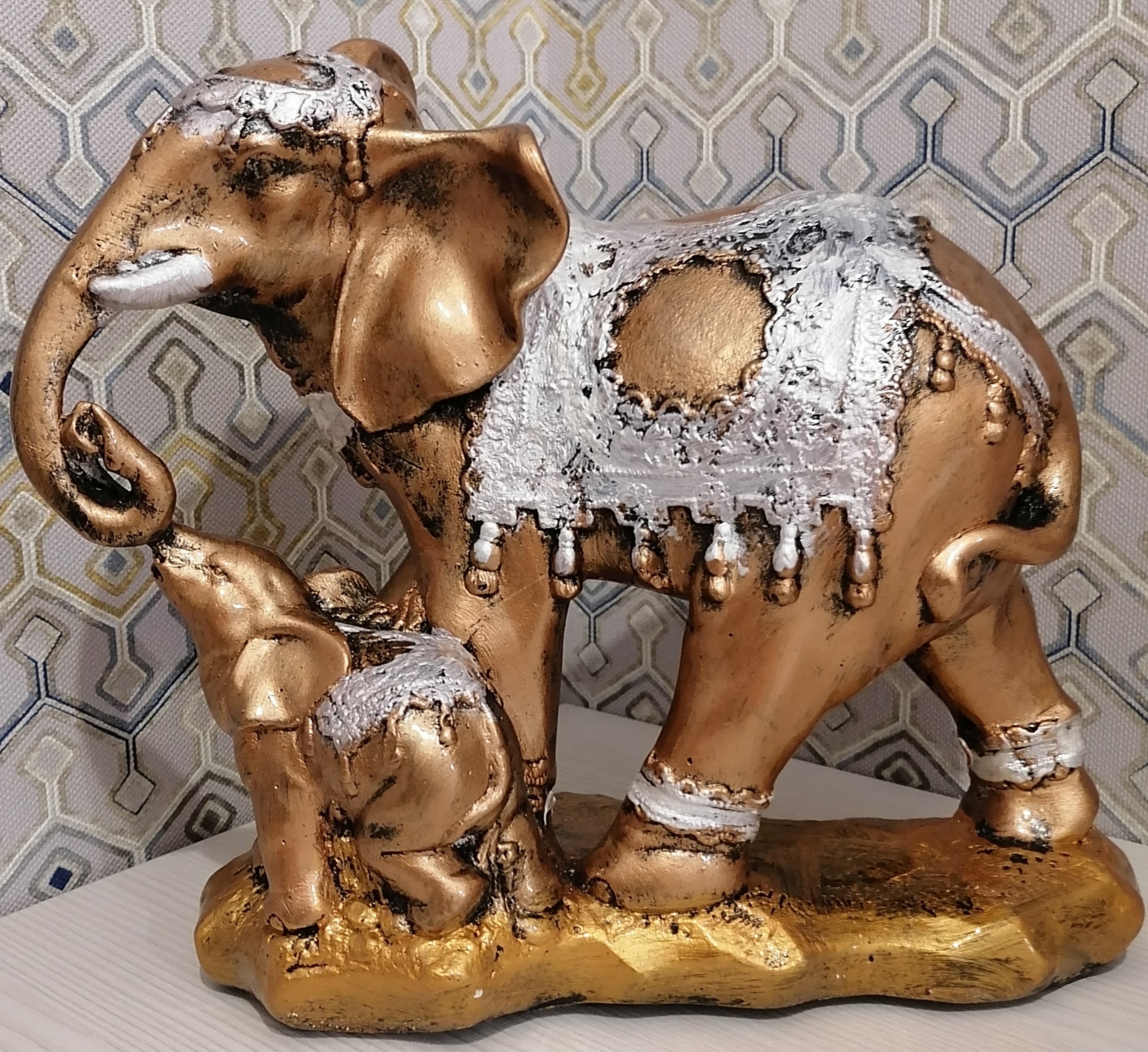 Фотография покупателя товара Статуэтка "Семья слонов", бронзовая, покрытие лак, гипс, 26 см, микс - Фото 4
