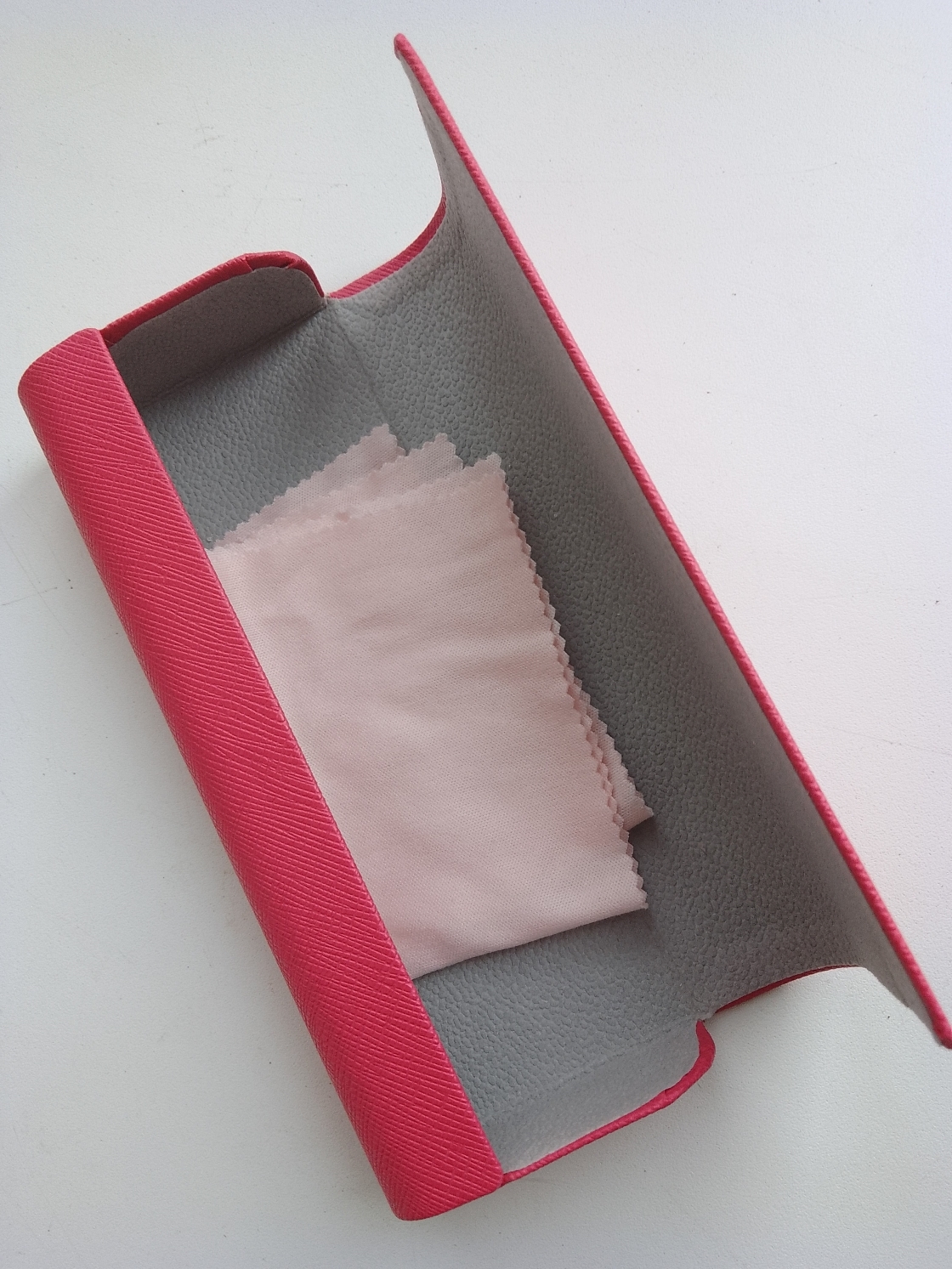Фотография покупателя товара Футляр для очков на магните, цвет розовый