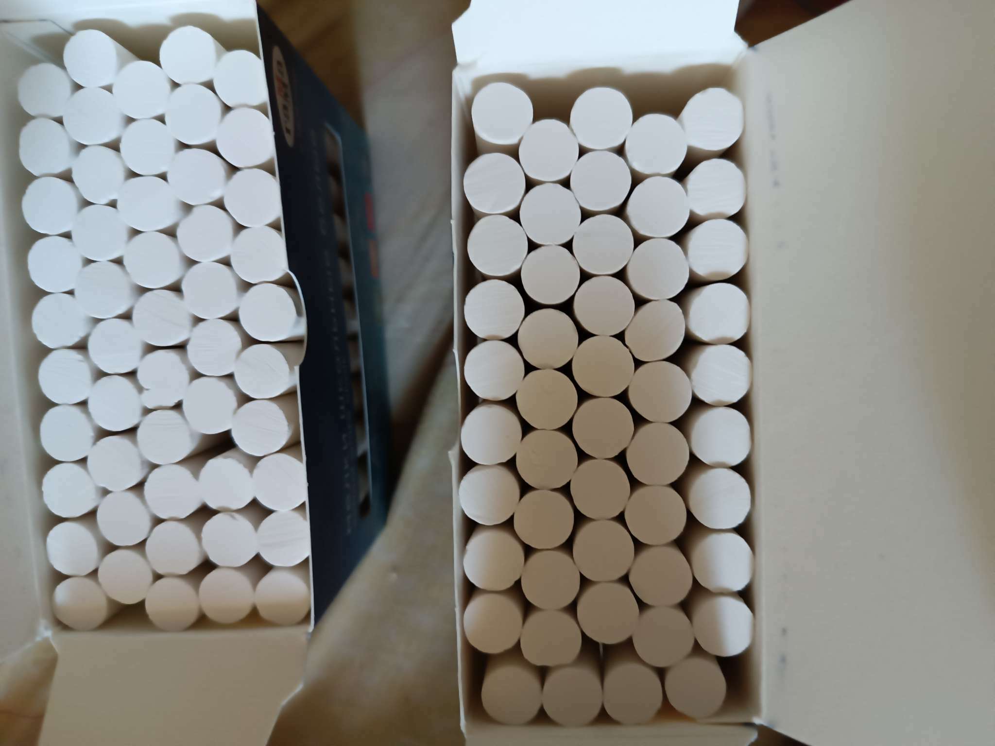 Фотография покупателя товара Мелки белые "Гамма", мягкие, круглая форма, 50 штук, картонная коробка - Фото 3