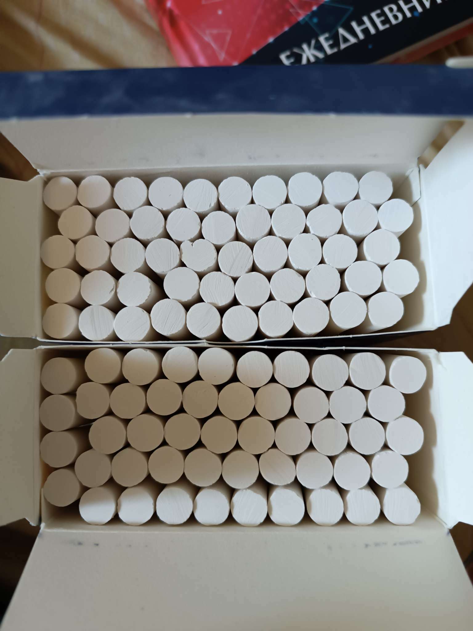 Фотография покупателя товара Мелки белые "Гамма", мягкие, круглая форма, 50 штук, картонная коробка - Фото 4